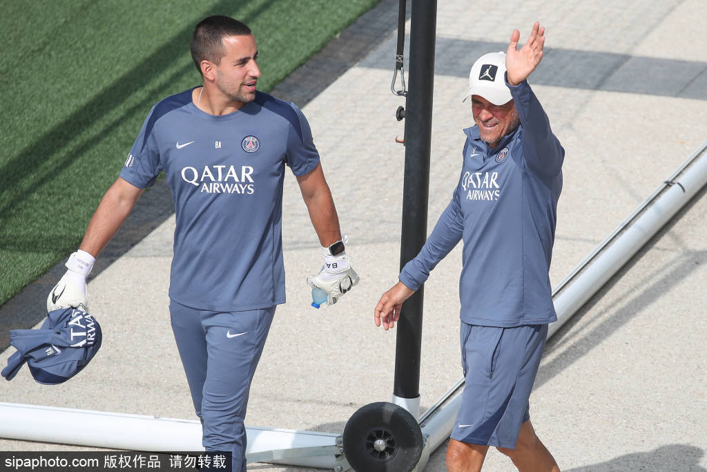 法甲第5轮重磅对决：马赛大战巴黎圣日耳曼，谁能笑到最后？